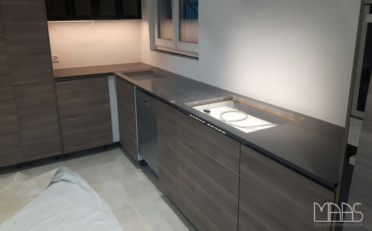 Stabio Marengo Silestone Arbeitsplatten und Sockelleisten