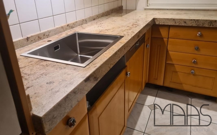 Überlingen Ivory Brown Granit Arbeitsplatten und Wischleisten