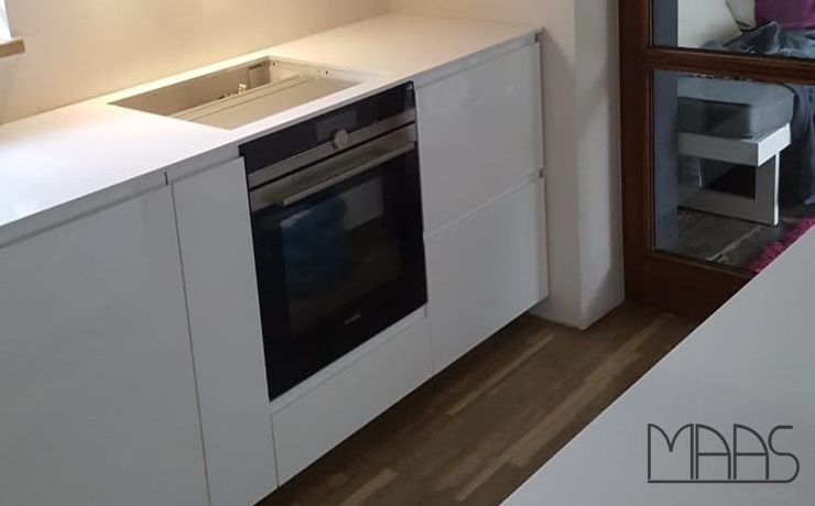 Vaterstetten IKEA Küche mit Iconic White Silestone Arbeitsplatten