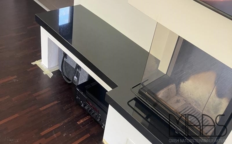 Velbert Nero Assoluto India Granit Kaminabdeckung