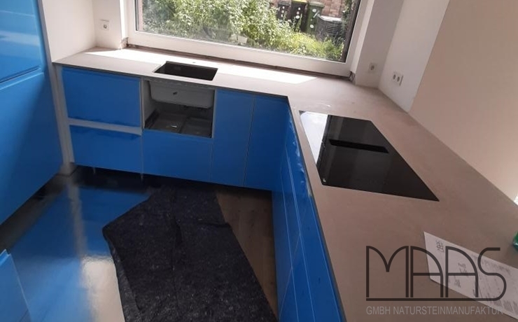 Wardenburg IKEA Küche mit 4023 Topus Concrete Caesarstone Arbeitsplatten und Wischleisten