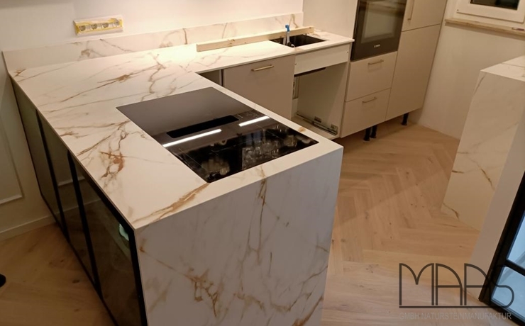 Aufmaß, Lieferung und Montage - Wesseling Calacatta Gold Porcelanosa Arbeitsplatten und Seitenwangen