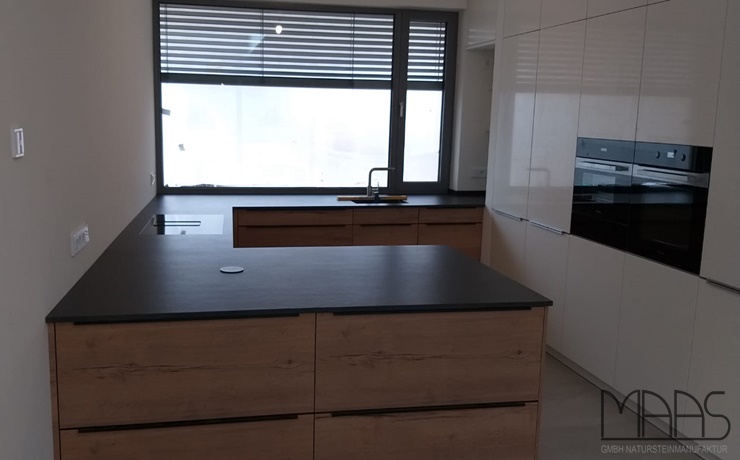 Aufmaß, Lieferung und Montage - Wesseling Sirius Dekton Arbeitsplatten und Wischleisten