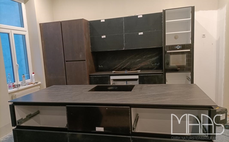 Aufmaß, Lieferung und Montage - Wien Noir Desir Laminam Arbeitsplatte und Rückwand Aufmaß, Lieferung und Montage - Wien Noir Desir Laminam Arbeitsplatte und Rückwand