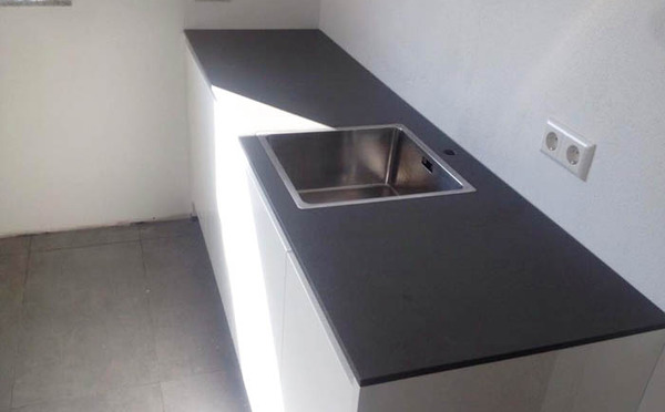 Wien Raven Caesarstone Arbeitsplatte