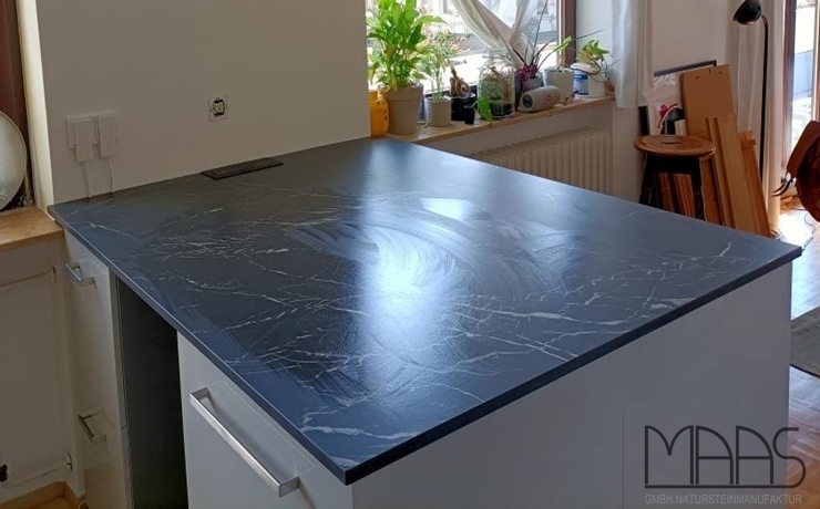 Aufmaß, Lieferung und Montage - Wiesbaden IKEA Küche mit Elegant Black Marazzi Arbeitsplatten