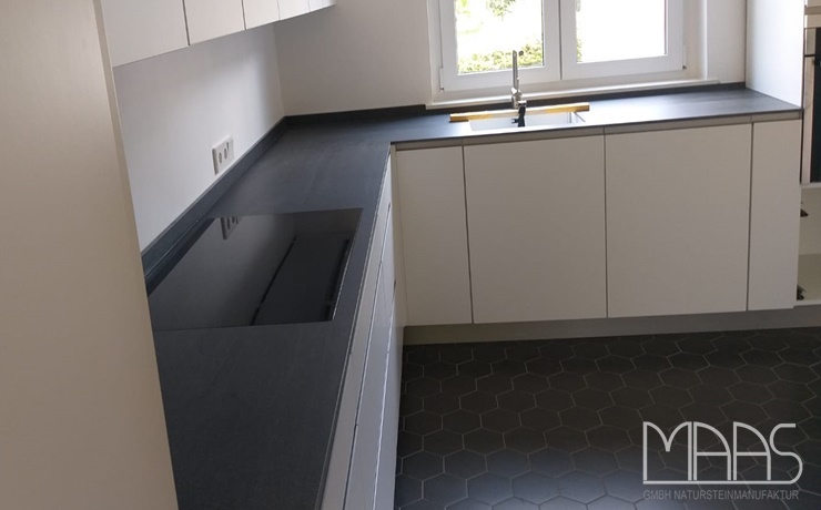 Wuppertal Basalt Black SapienStone Arbeitsplatten 