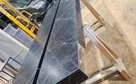 Dark Marquina SapienStone Thekenabdeckung mit Gehrung