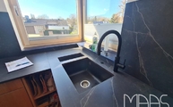 Spüle in der Kelya Dekton Arbeitsplatte