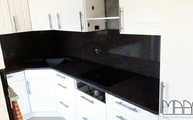 L-förmige Küche mit Tan Brown Granit Arbeitsplatten