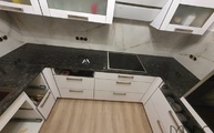 Küche in Alfter mit Steel Grey Granit Arbeitsplatten