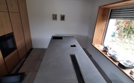 Küche in Ansbach mit Slate Grey Level Keramik Arbeitsplatte