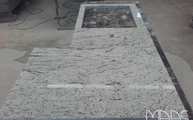 Produktion - L-förmige Meera White Granit Arbeitsplatte