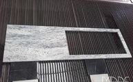 Produktion - Meera White Granit Arbeitsplatte mit Aufbauausschnitt