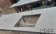 Produktion - Ausschnitte in der Concrete Light Infinity Arbeitsplatte