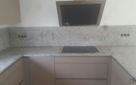 Granit Bianco Sardo mit satinierter Oberfläche