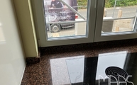 Kochfeld in der Rosso Balmoral Granit Arbeitsplatte flächenbündig installiert