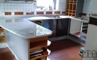 Küche in Bad Soden am Taunus mit Bianco Gioia Venatino Marmor Arbeitsplatten