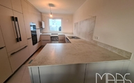 Küche in Bergheim mit Nilium Dekton Arbeitsplatten und Rückwand