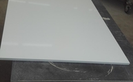 Produktion - Polierte Caesarstone Arbeitsplatten und Wischleiste 1141 Pure White / Perfect White