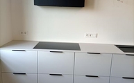 Montage der 4001 Fresh Concrete Caesarstone Arbeitsplatte in Berlin