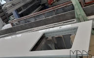 Produktion - Unterbauausschnitt in der Bianco Carrara kunstharzgebunden Marmor Arbeitsplatte