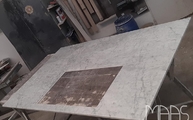 Produktion - Ausschnitt in der Bianco Carrara Marmor Arbeitsplatte