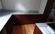 Bianco Carrara Marmor Arbeitsplatten und Wischleisten in Berlin montiert