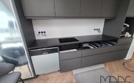 Küchenzeile mit Domoos Dekton Arbeitsplatte