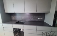 Küchenzeile mit Domoos Dekton Arbeitsplatte und Rückwand