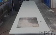 Produktion - Ausschnitt in der 4001 Fresh Concrete Caesarstone Arbeitsplatte
