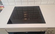 Ceranfeld in der 4001 Fresh Concrete Caesarstone Arbeitsplatte