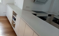 Küche in Berlin mit Moon Compac Arbeitsplatten