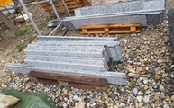 Granit Treppen Sarizzo mit geflammter und gebürsteter Oberfläche