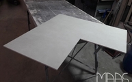Produktion - Ausklinkung in der White Concrete Level Keramik Arbeitsplatte
