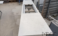 Produktion - Ausschnitt in der Lunar Dekton Arbeitsplatte