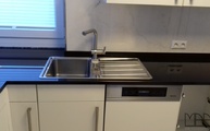 Küche in Bochum mit Granit Arbeitsplatten und Wischleisten Nero Assoluto India