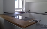 Montage in Bonn der 4033 Rugged Concrete Caesarstone Arbeitsplatten