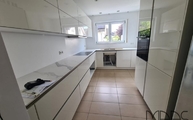 Montage der Aria White Porcelanosa Arbeitsplatte in Bonn