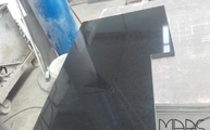 Produktion - Assoluto Black Extra Granit Arbeitsplatte mit Ausklinkung