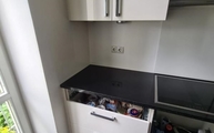 Montage der Assoluto Black Extra Granit Arbeitsplatte