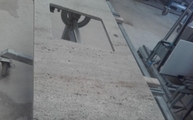 Produktion - Astoria Ivory Granit Arbeitsplatte mit Ausschnitt