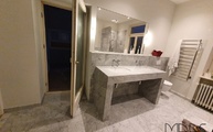 Badezimmer in Bonn mit Marmor Waschtischplatte und Füße Bianco Carrara C