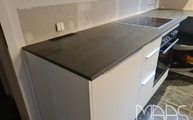 Montage der Bromo Dekton Arbeitsplatte