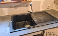 Spüle in der Bromo Dekton Arbeitsplatte