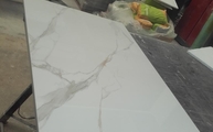 Produktion - Calacatta Oro Infinity Tischplatte