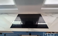 Ceranfeld in der Calacatta Oro Infinity Arbeitsplatte