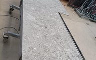 Produktion - Ceppo di Gre Marazzi Arbeitsplatte mit Ausklinkungen
