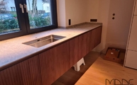 Küchenzeile mit Ceppo di Gre Marazzi Arbeitsplatte