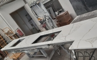Produktion - Ausschnitte in der Dream Calacatta Oro Dream Quarzagglo Arbeitsplatte